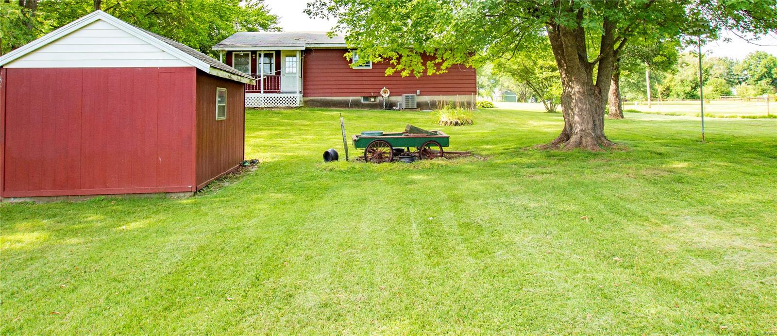 4612 Wood Road Bethalto, IL 62010 - Photo 3 of 16
