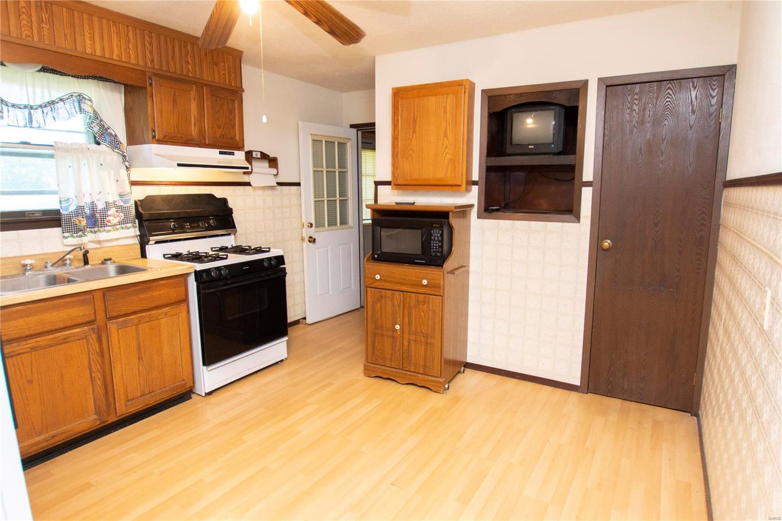 4612 Wood Road Bethalto, IL 62010 - Photo 9 of 16