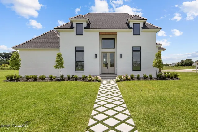 $999,900 | 100 Trailing Oaks Drive, Youngsville, LA 70592