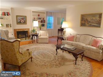 404 Major Circle Springfield, PA 19064 - Photo 2 of 12 Living Room