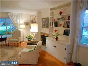 404 Major Circle Springfield, PA 19064 - Photo 3 of 12 Living Room