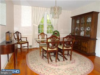 404 Major Circle Springfield, PA 19064 - Photo 4 of 12 Dining Room
