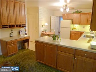 404 Major Circle Springfield, PA 19064 - Photo 5 of 12 Kitchen