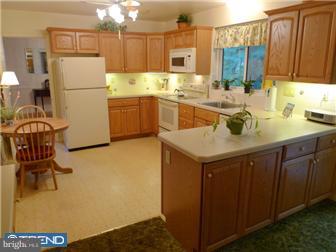 404 Major Circle Springfield, PA 19064 - Photo 6 of 12 Kitchen