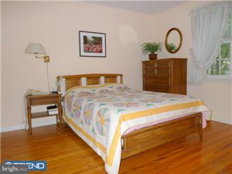 404 Major Circle Springfield, PA 19064 - Photo 7 of 12 Bedroom - Main