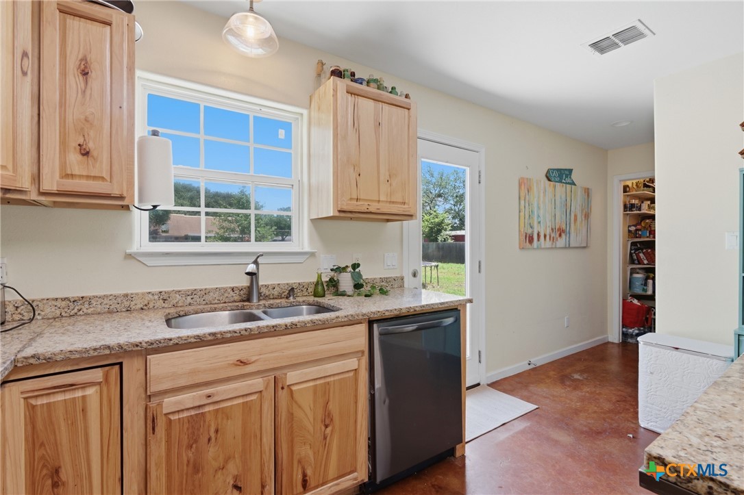 554 West Austin Street Luling, TX 78648 - Photo 20 of 47