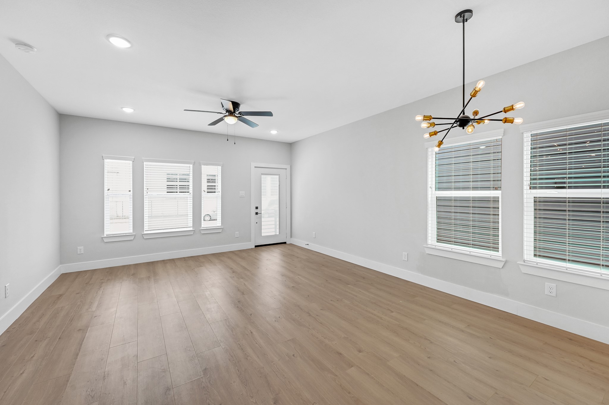 3312 Bacchus Street, Unit A Houston, TX 77022 - Photo 3 of 23 Spacious open living and dining space.