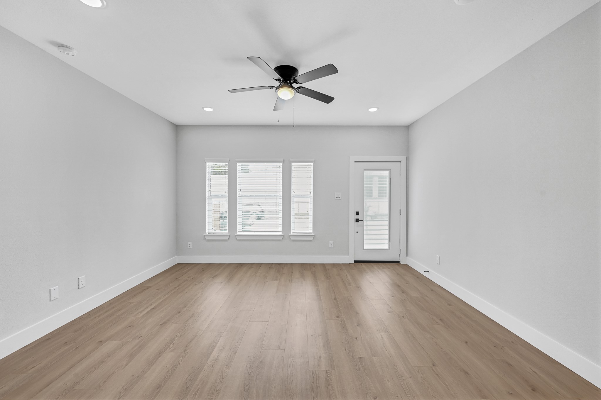3312 Bacchus Street, Unit A Houston, TX 77022 - Photo 9 of 23 Spacious open living and dining space.