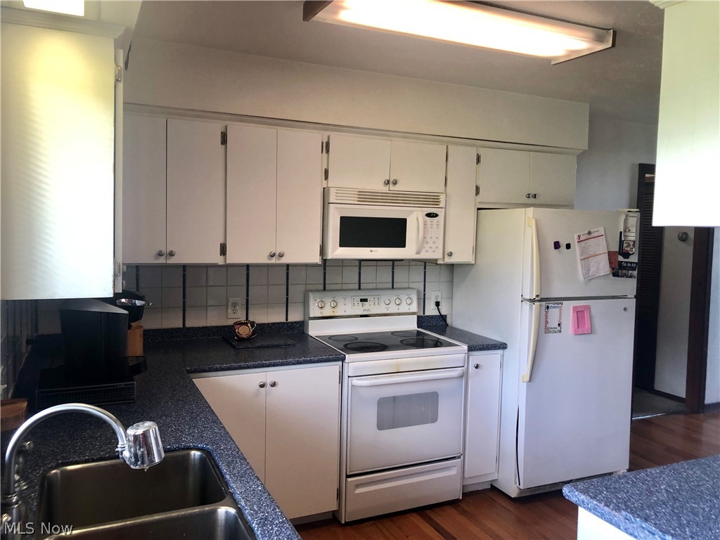 1949 Lyntz Townline Road Southwest Warren, OH 44481 - Photo 3 of 25 Gallery Image 3