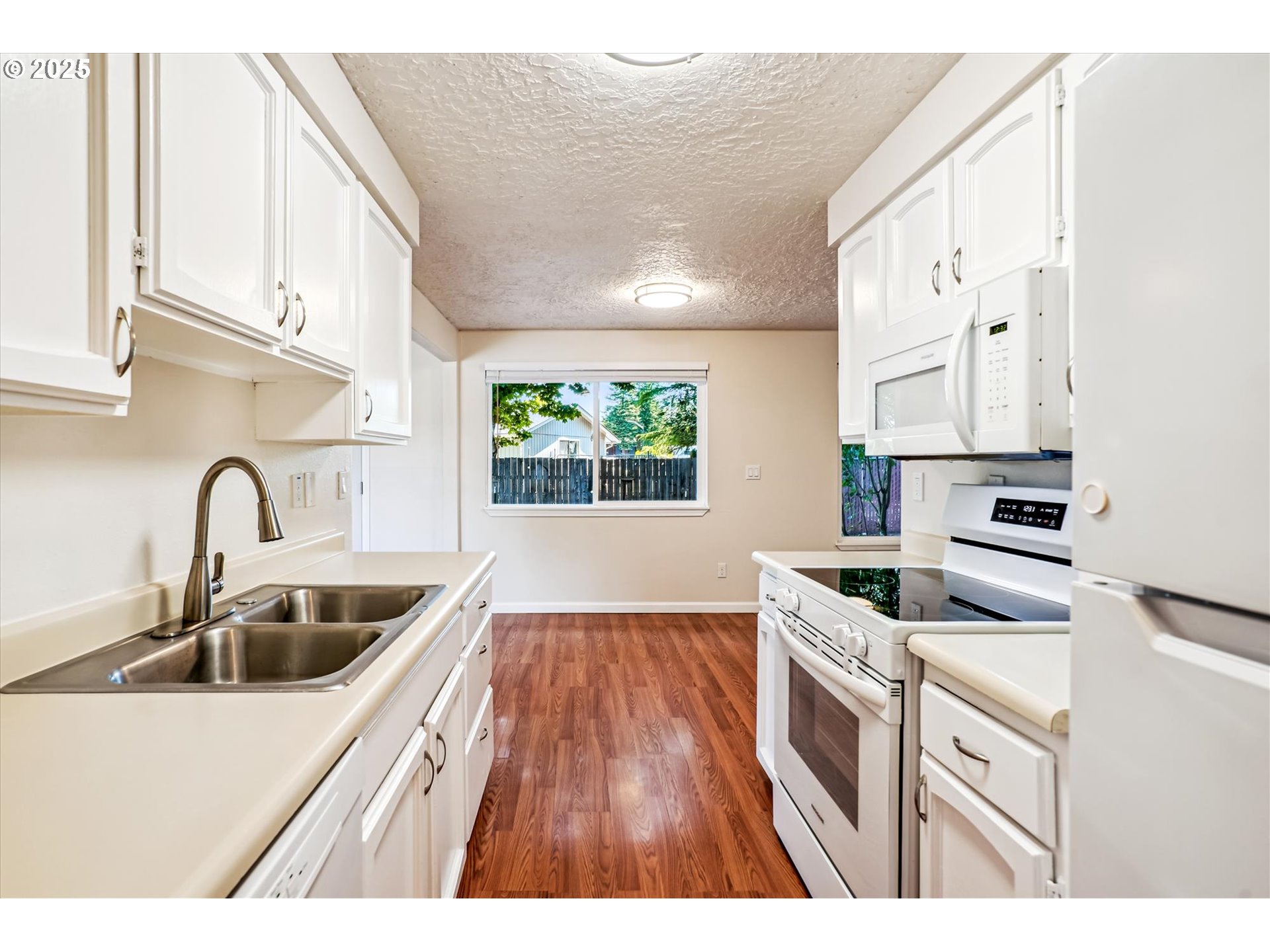 2380 Northeast Rene Avenue Gresham, OR 97030 - Photo 14 of 42 Kitchen/Dining Room