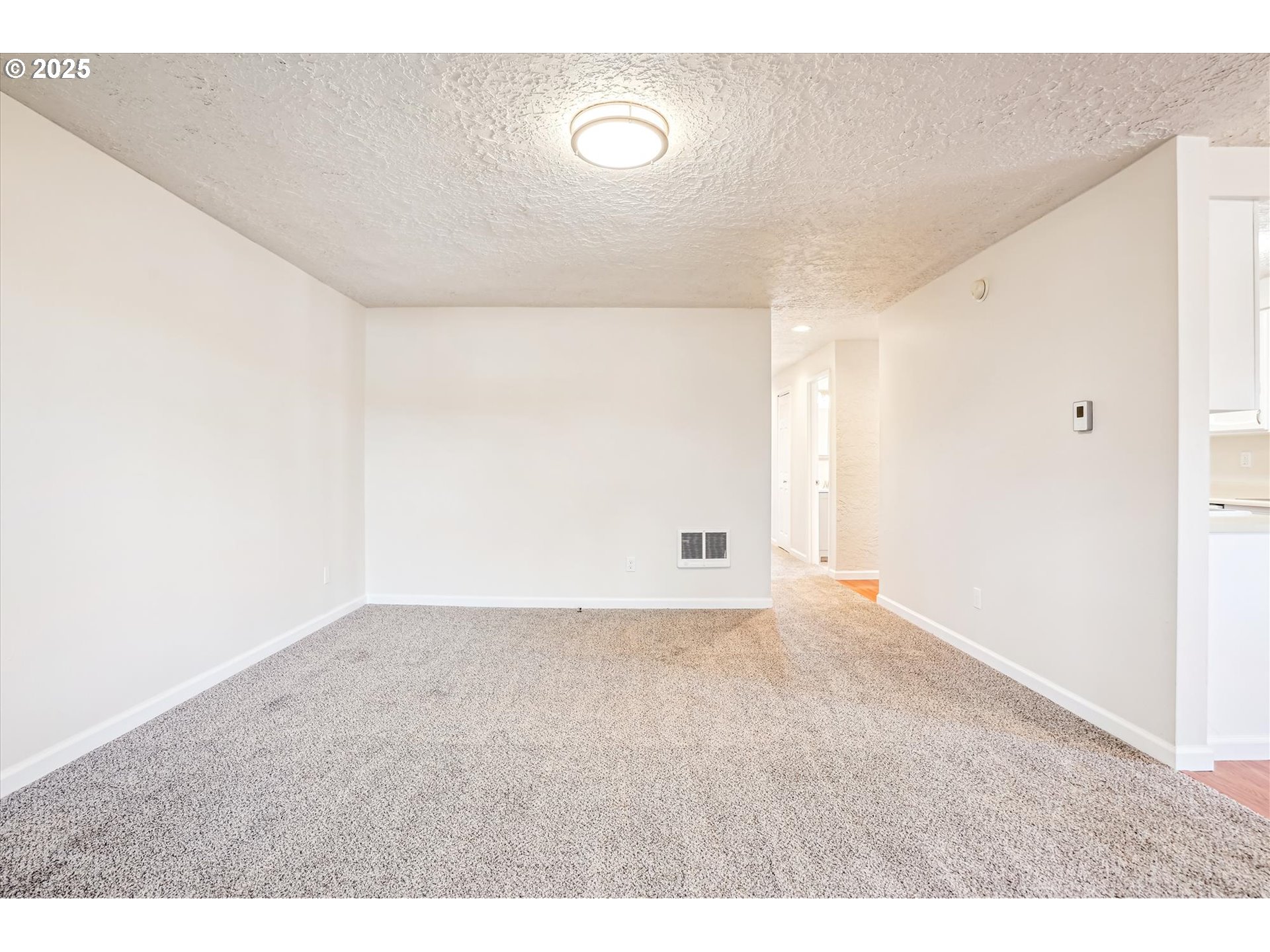2380 Northeast Rene Avenue Gresham, OR 97030 - Photo 17 of 42 Living Room