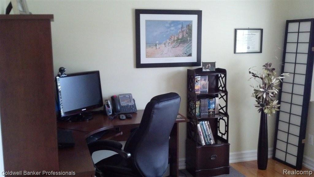 650 Plum Ridge Drive Rochester, MI 48309 - Photo 18 of 25 Library-Office.jpg