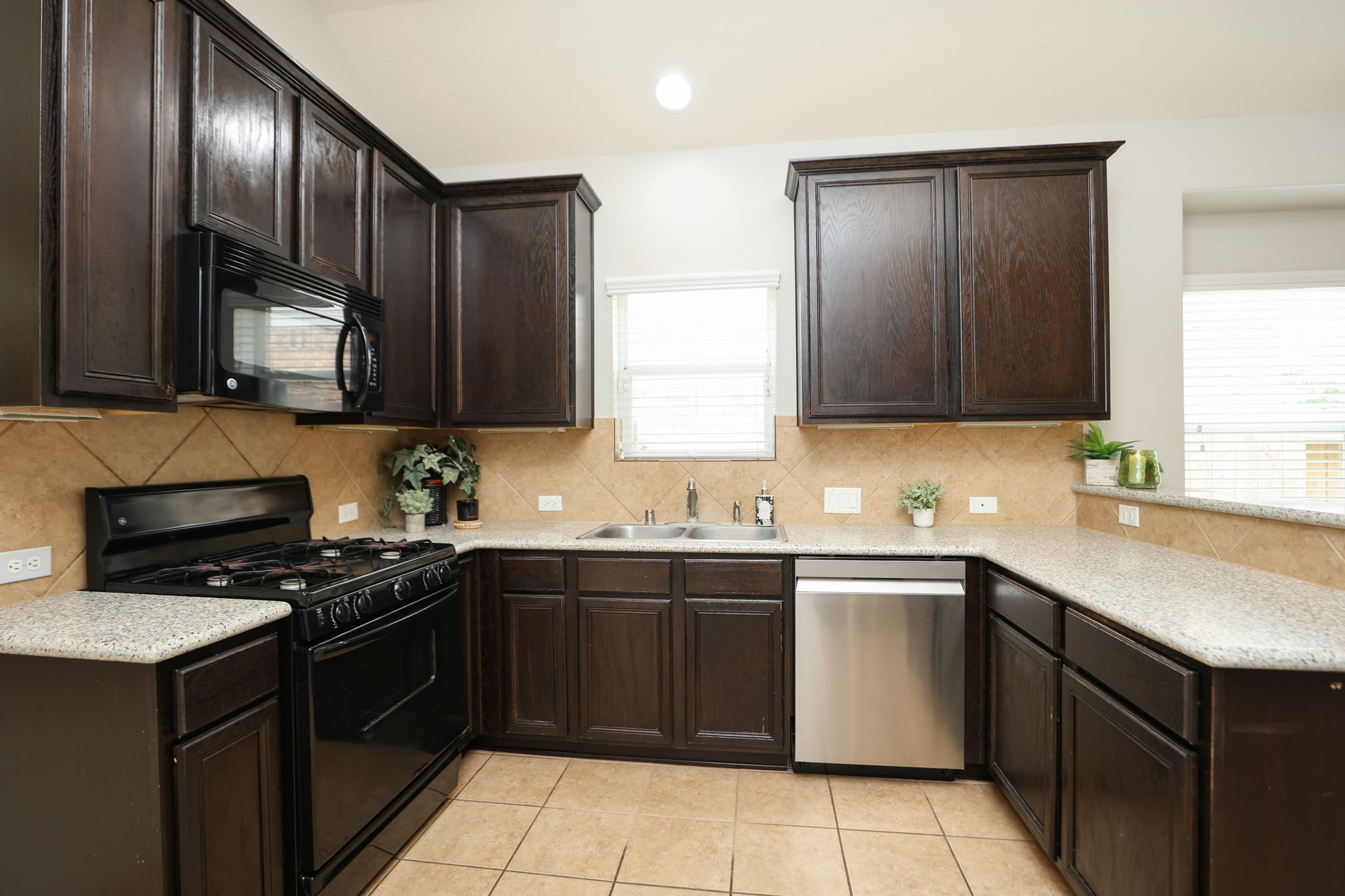 8122 Rudy Brook Way Spring, TX 77379 - Photo 7 of 41