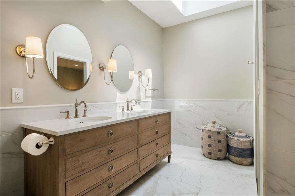 114 North Woodland Road Pittsburgh, PA 15232 - Photo 24 of 42 Beautiful Primary Suite Bathroom