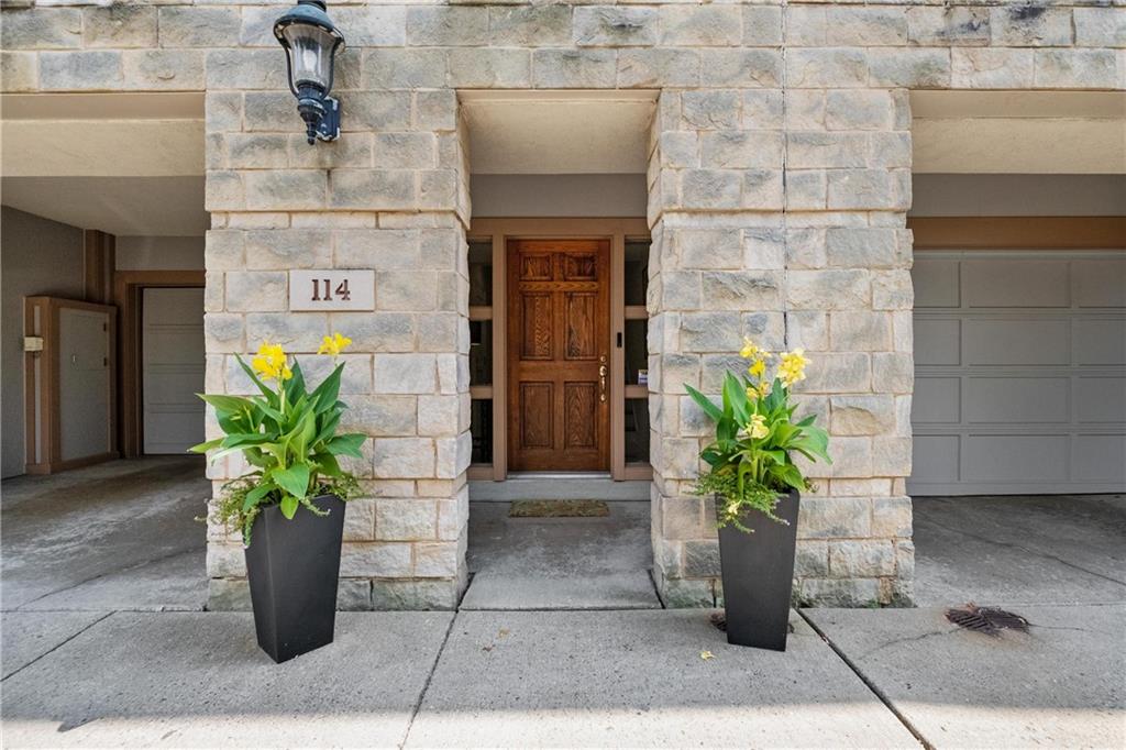 114 North Woodland Road Pittsburgh, PA 15232 - Photo 4 of 42 Welcoming Entry
