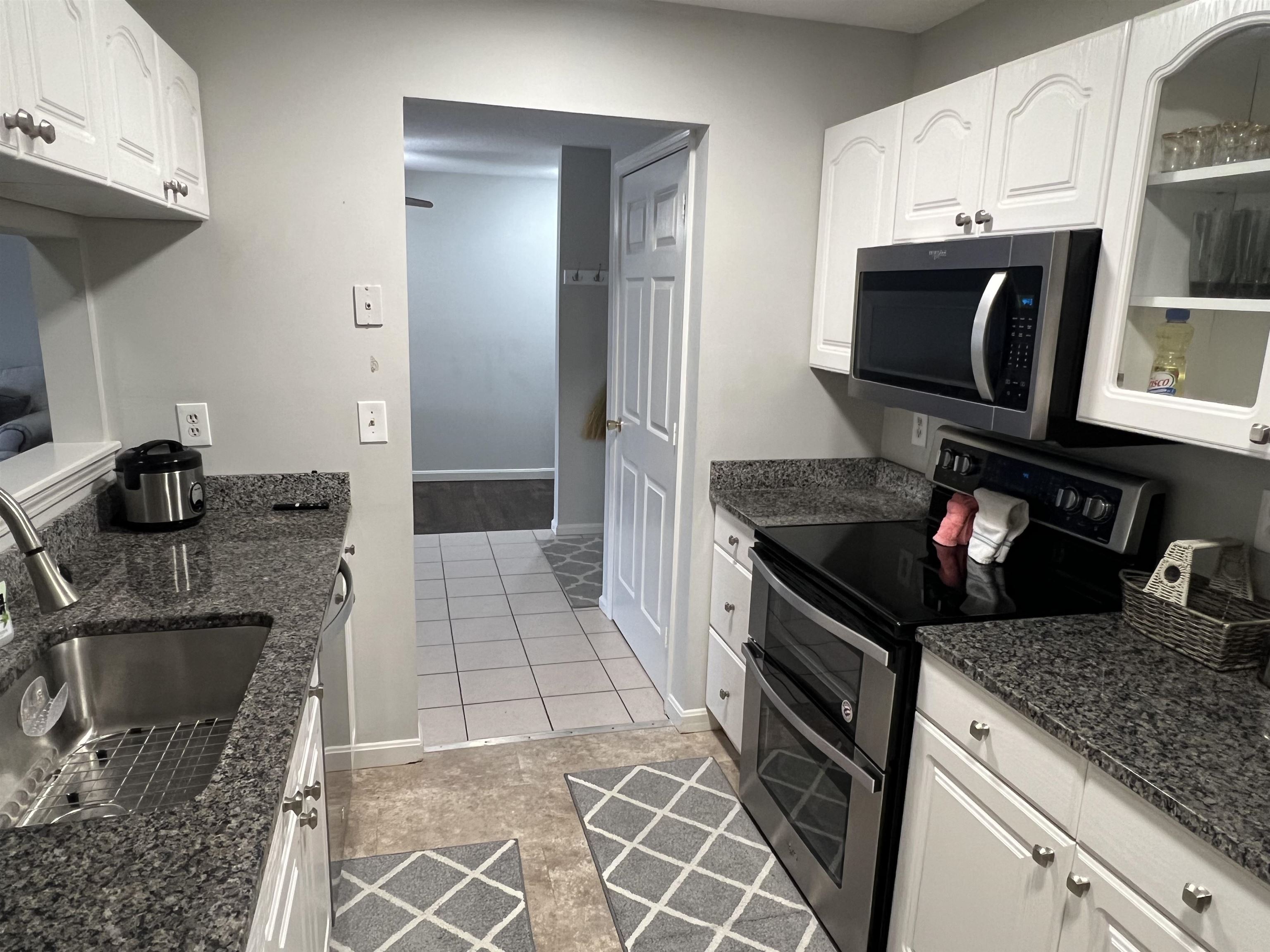 690 South Porter Street, Unit 28 Manchester, NH 03103 - Photo 12 of 33