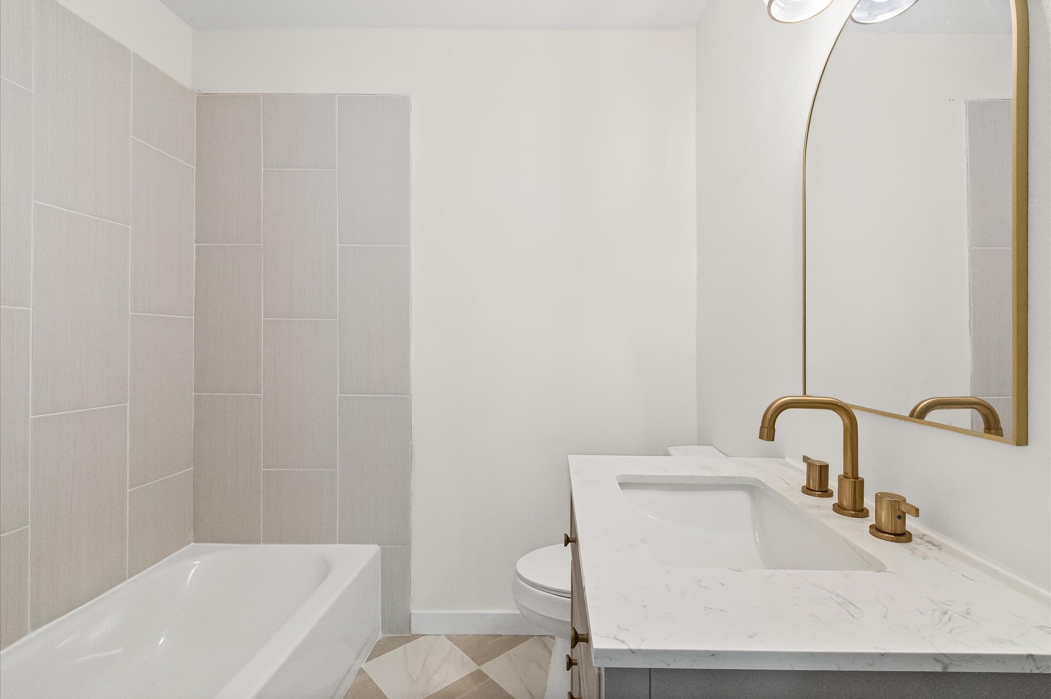 6527 Beekman Road Houston, TX 77021 - Photo 15 of 22 a bathroom with a sink and a tub