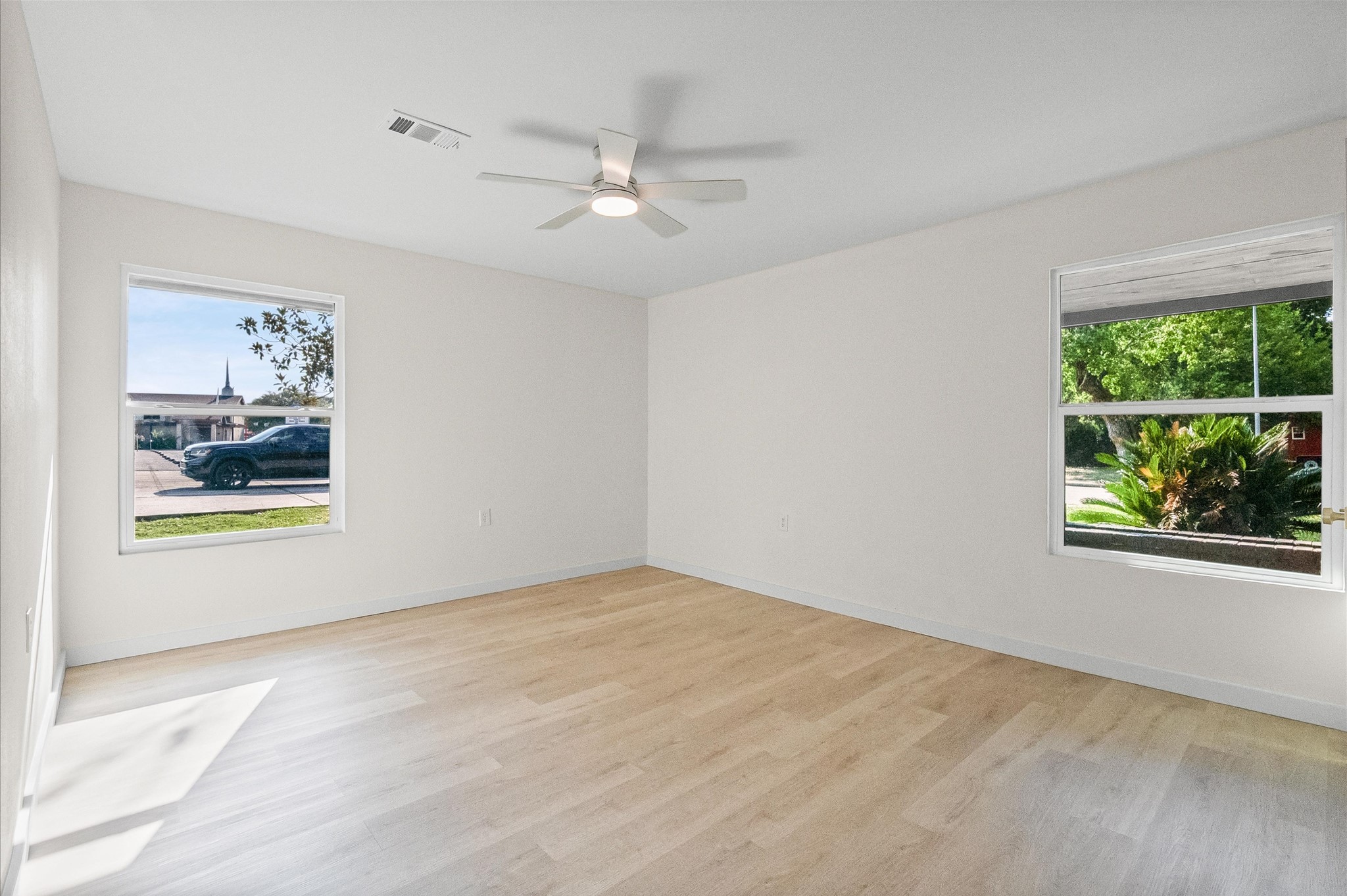 6527 Beekman Road Houston, TX 77021 - Photo 9 of 22 a view of an empty room and window