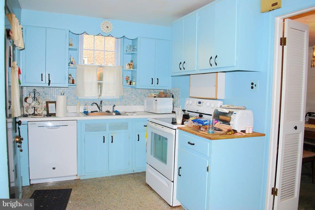 1004 Carroll Road Wynnewood, PA 19096 - Photo 9 of 15