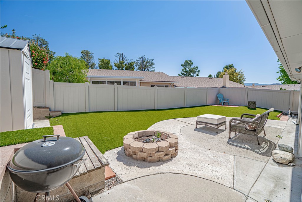 26478 Fairway Circle Newhall, CA 91321 - Photo 27 of 60 planter (not fire-pit)