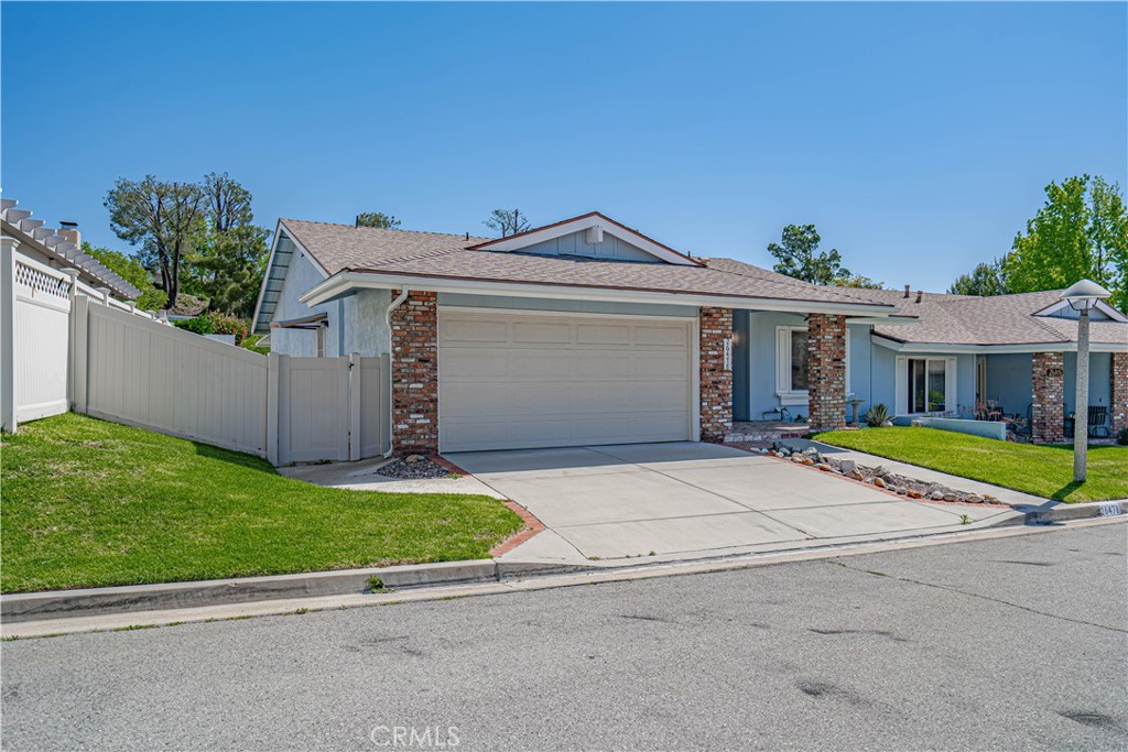 26478 Fairway Circle Newhall, CA 91321 - Photo 34 of 60 front view of a house with a yard
