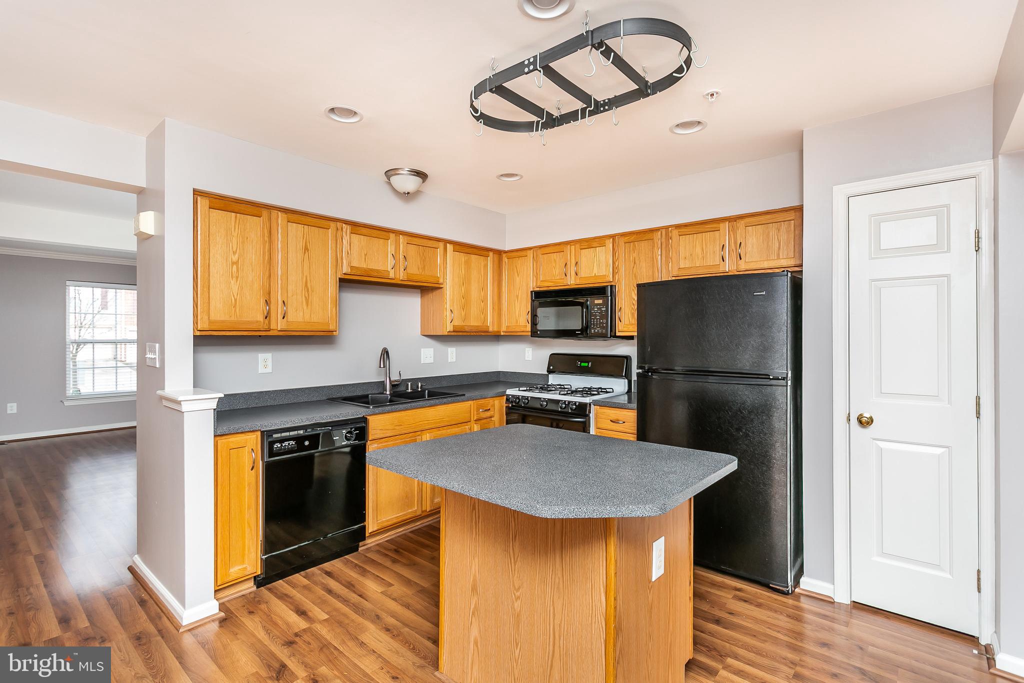 7621 Fairbrook Road Baltimore, MD 21244 - Photo 7 of 30 Gallery Image 7