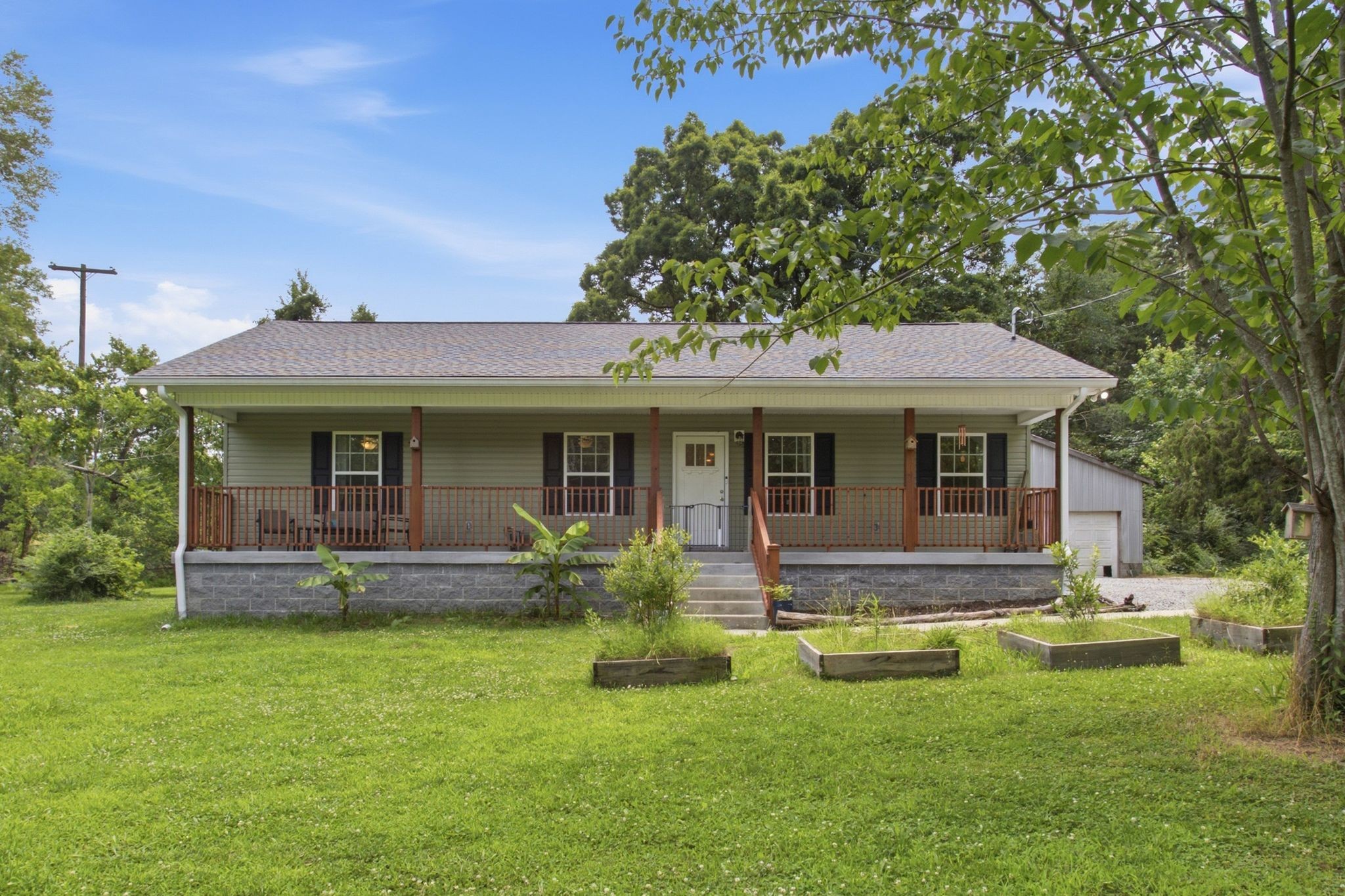 8252 Pinewood Road Nunnelly, TN 37137 - Photo 2 of 34