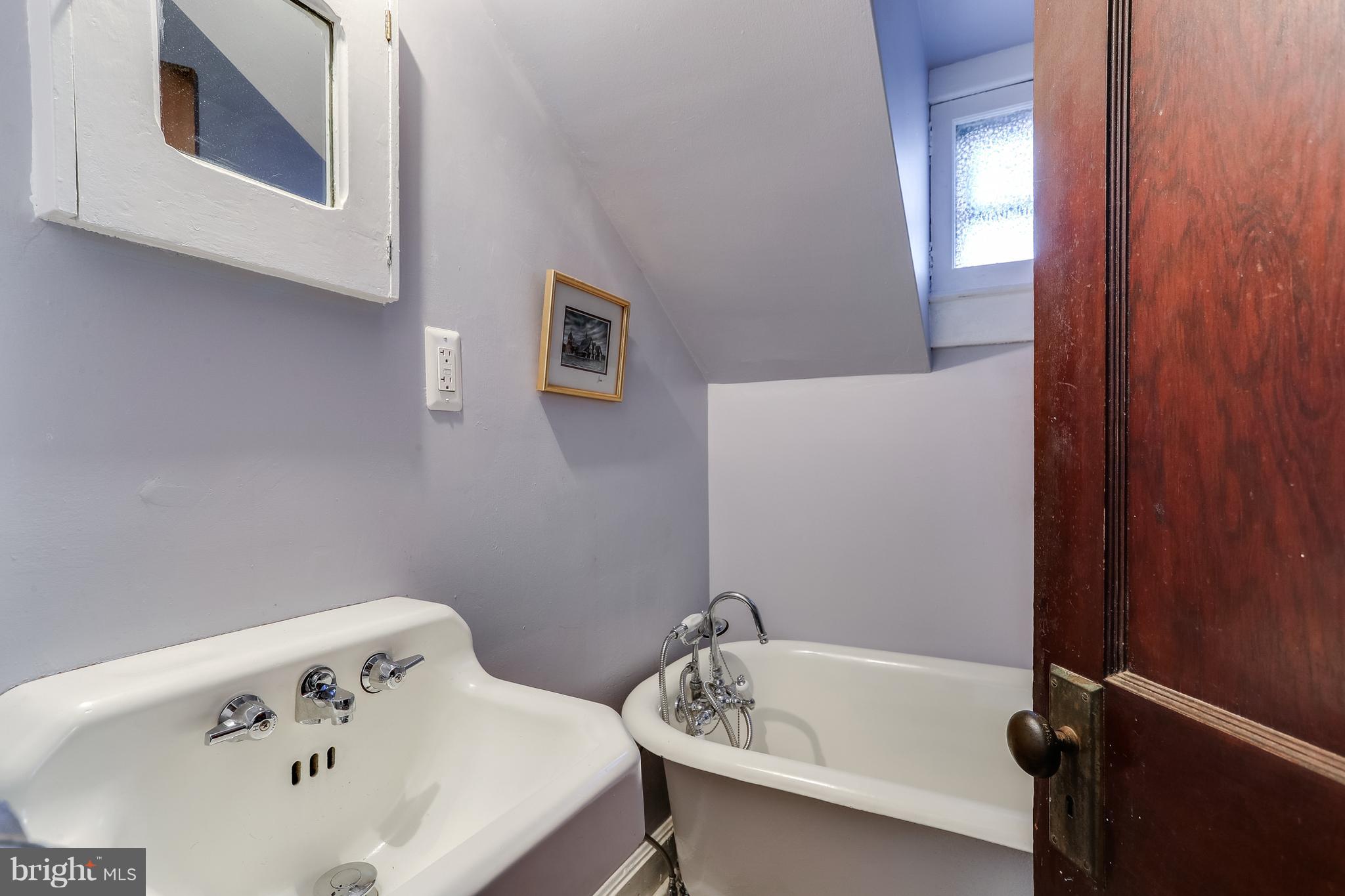 2900 Rueckert Avenue Baltimore, MD 21214 - Photo 24 of 32 Full Bathroom (Upper Level)