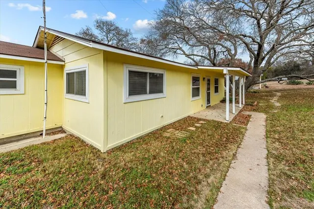 a front view of house with yard