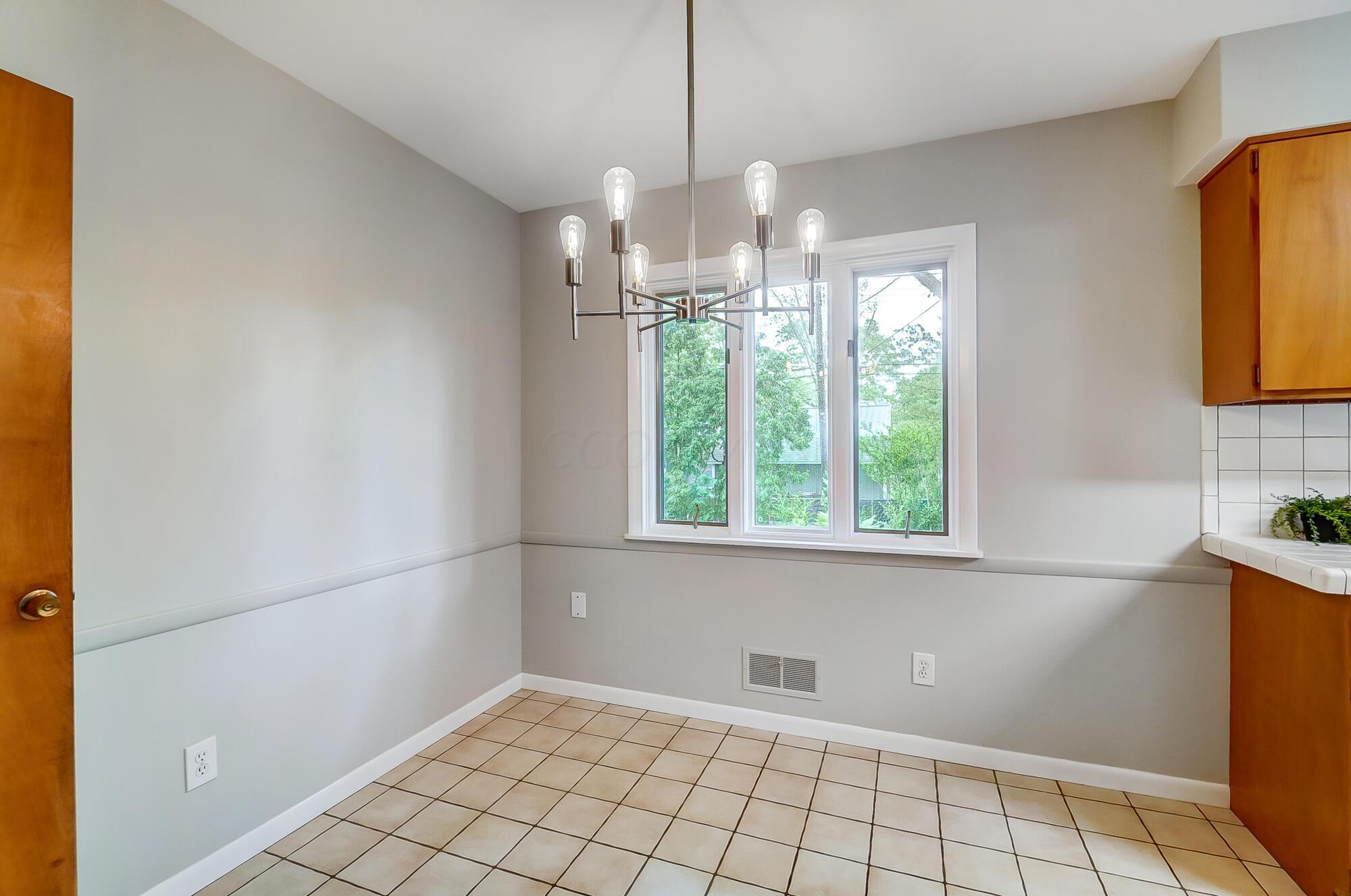 3088 Brandon Road Columbus, OH 43221 - Photo 15 of 63 Dinette