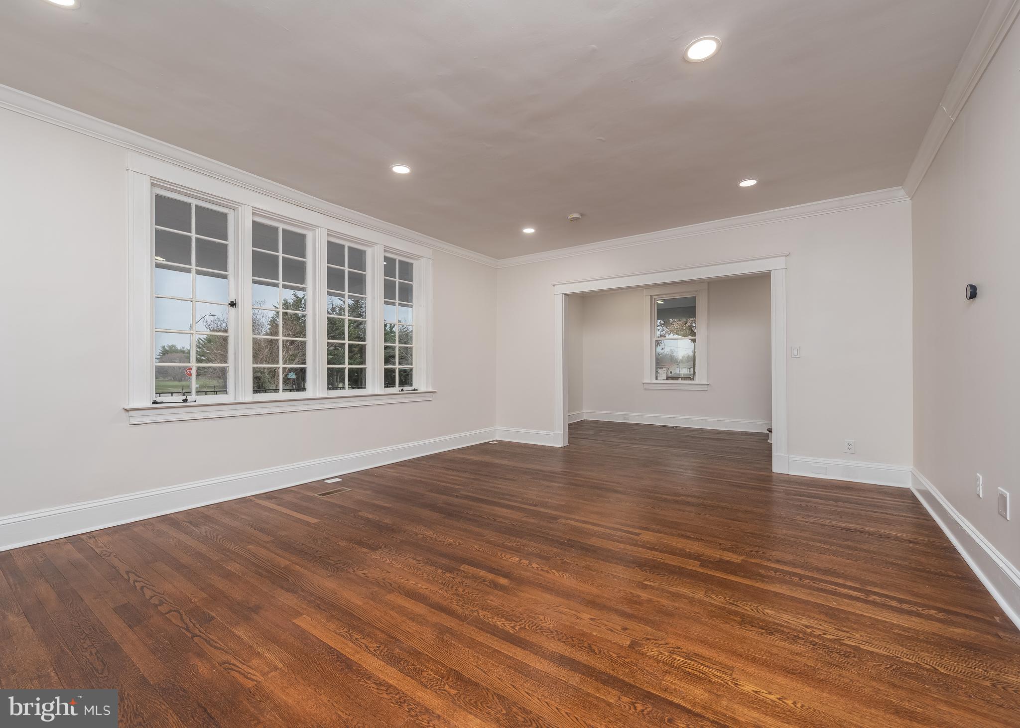 4200 Carleview Road Baltimore, MD 21207 - Photo 10 of 28 Living Room