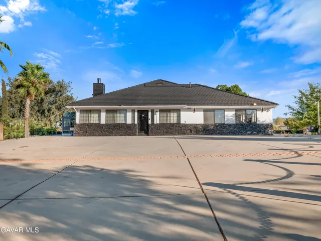 a view of house with a street