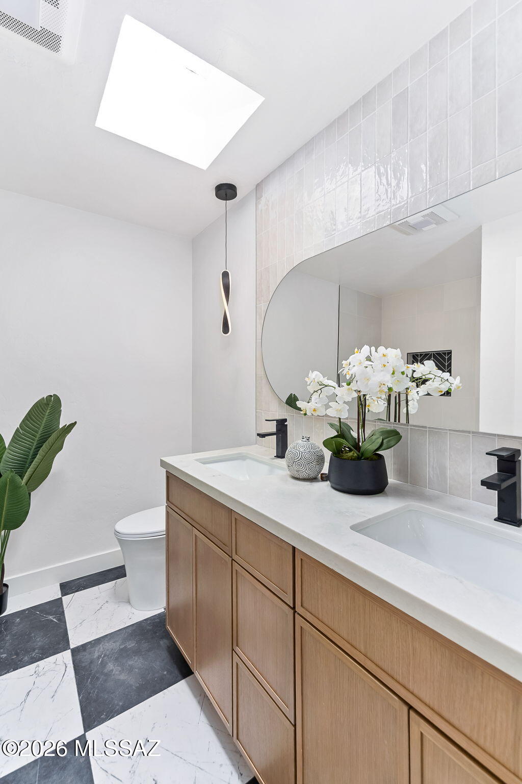 4905 North Craycroft Road Tucson, AZ 85718 - Photo 21 of 34 Guest Bathroom 1