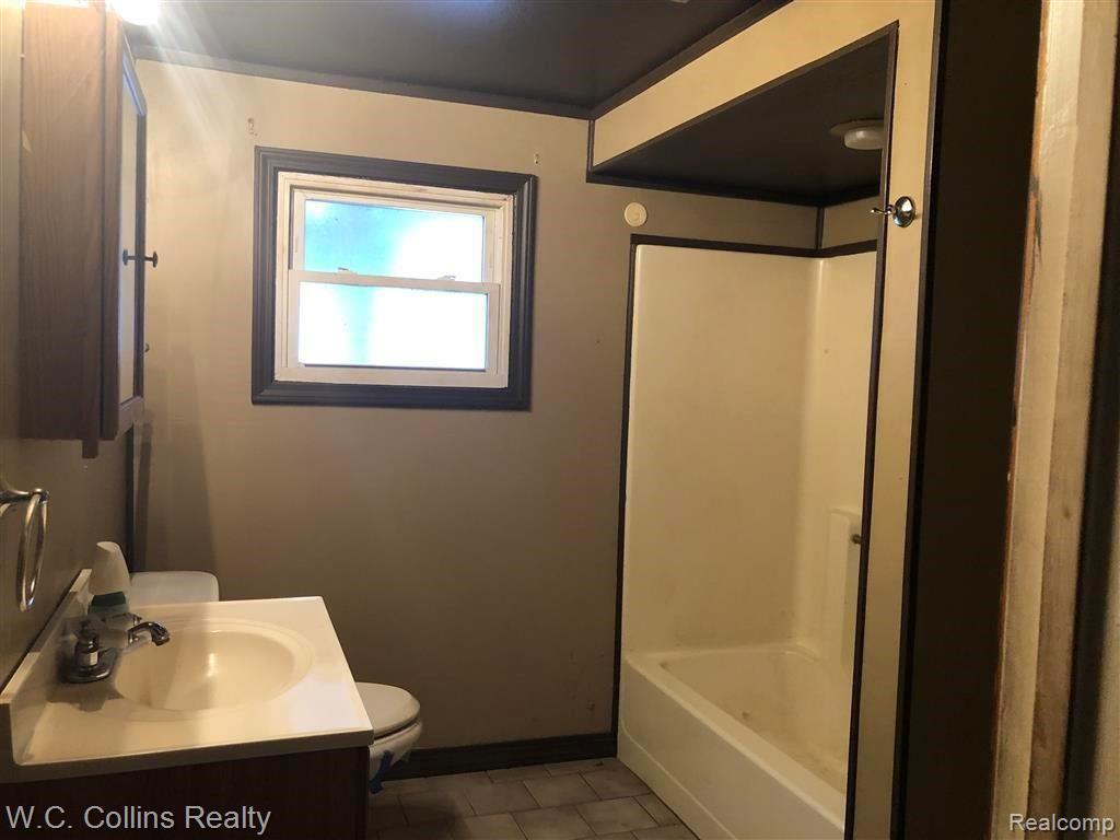 4012 Hunt Road Lapeer, MI 48446 - Photo 10 of 19 First Floor Bath