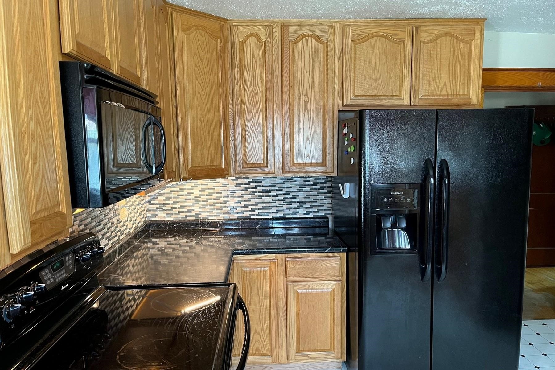95 Harrington Avenue Rutland, VT 05701 - Photo 8 of 14 Gallery Image 8