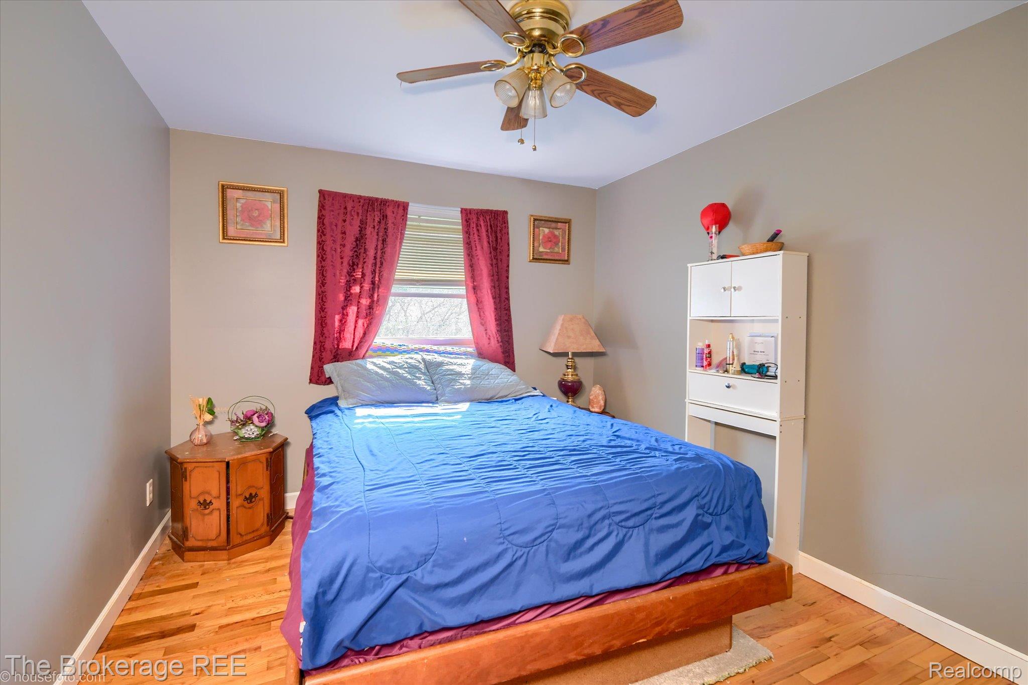 5477 Hopkins Road Flint, MI 48506 - Photo 11 of 27 Bedroom with light wood-style flooring and a ceiling fan
