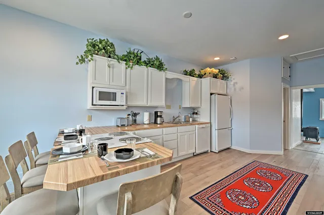 $777,777 | 2021 Hillcrest Drive, Lander, WY 82520