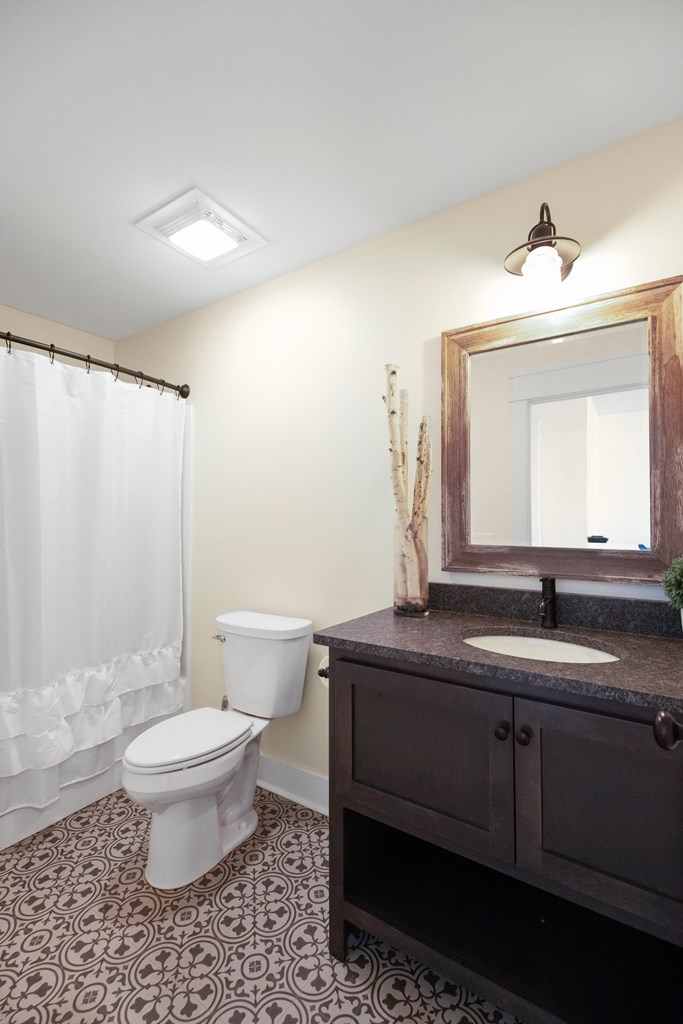 431 Johnny Murphy Road Dothan, AL 36301 - Photo 28 of 46 Full Bathroom upstairs