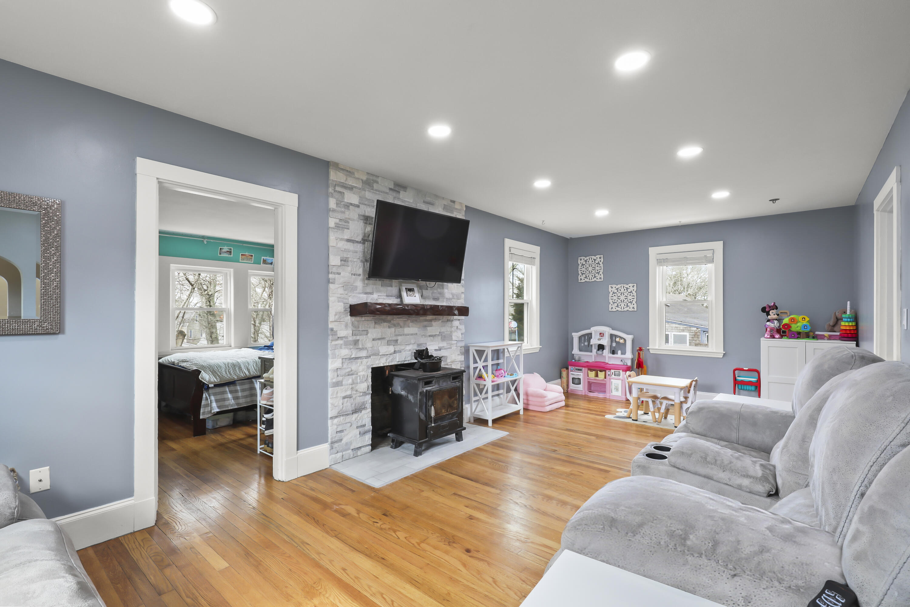 7 Puritan Road Buzzards Bay, MA 02532 - Photo 11 of 31 img_3323