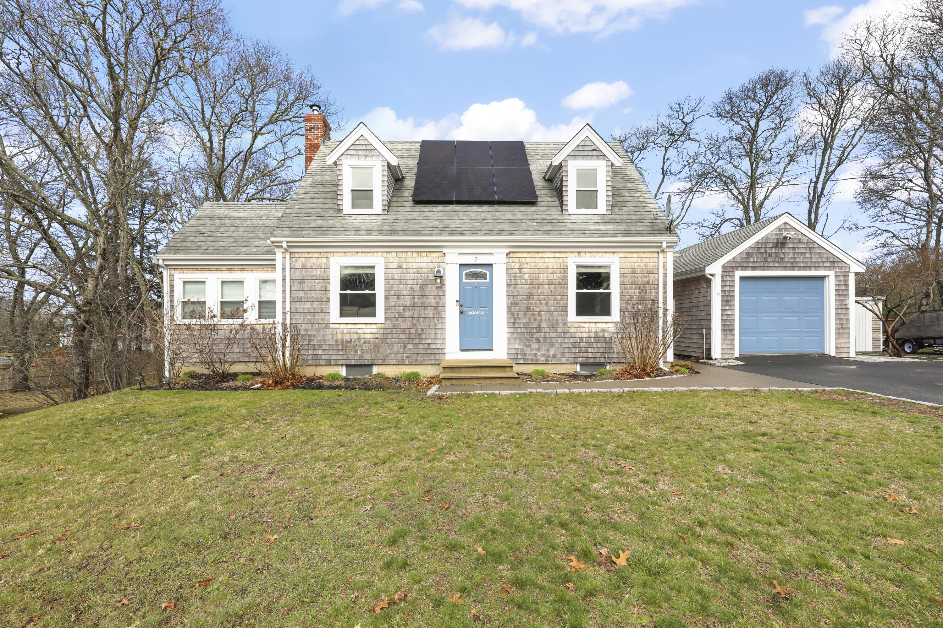 7 Puritan Road Buzzards Bay, MA 02532 - Photo 2 of 31 img_3438