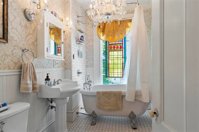 $1,350,000 | 18 High Street, Wiscasset, ME 04578