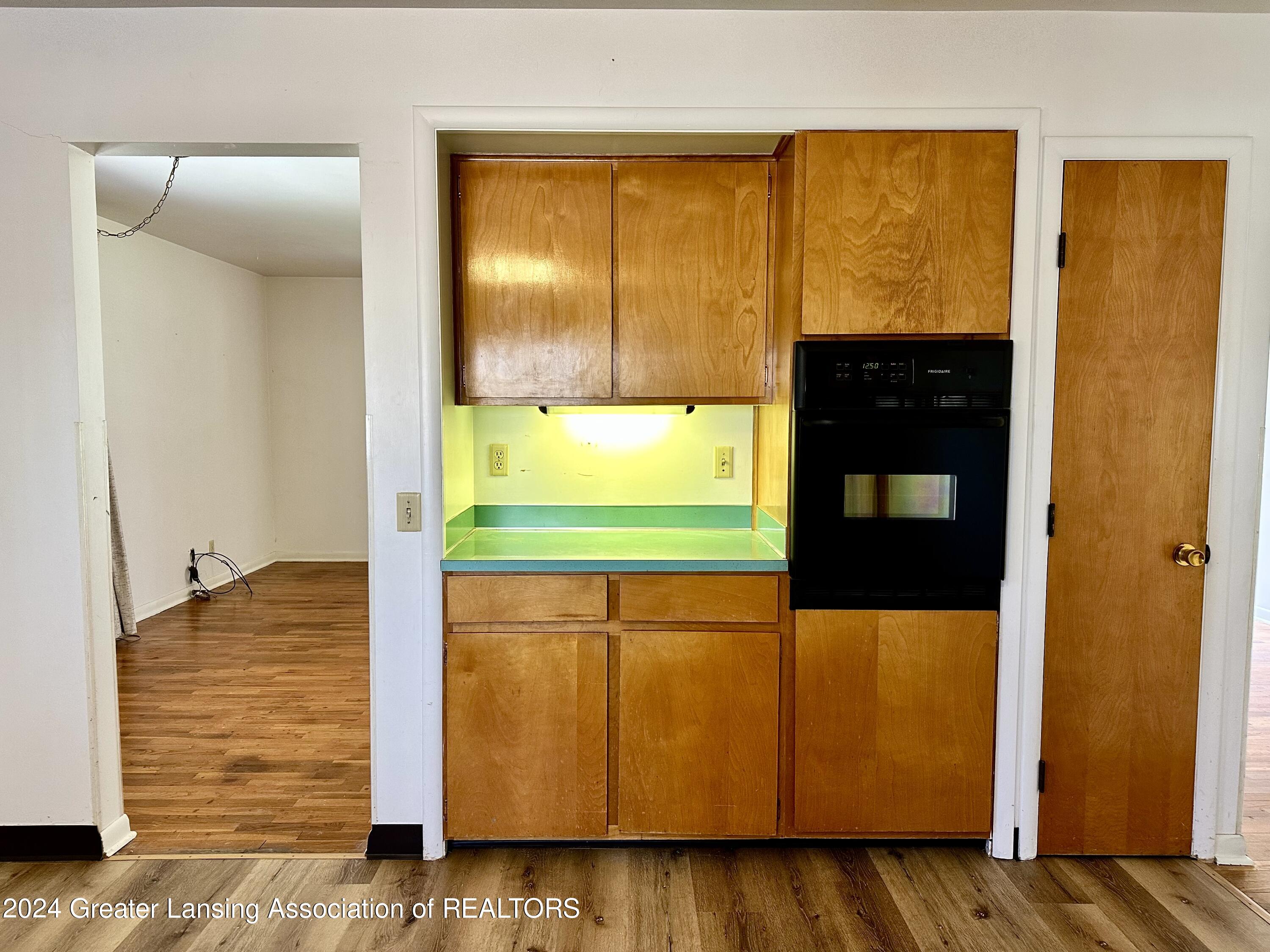 832 Pierce Road Lansing, MI 48910 - Photo 13 of 50 IMG_5794
