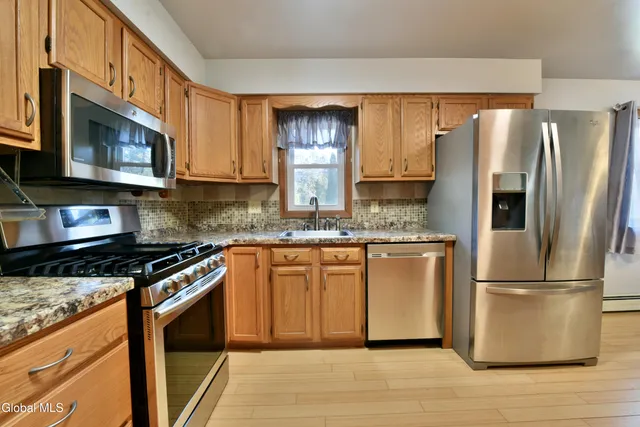 $399,000 | 24 Cramer Path, Northumberland, NY 12831