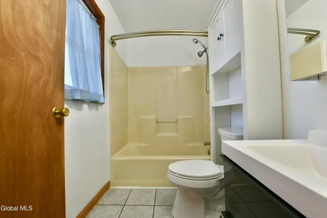 $399,000 | 24 Cramer Path, Northumberland, NY 12831