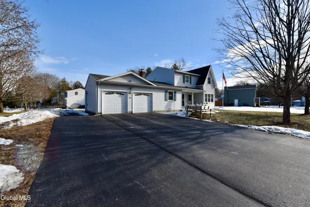 $399,000 | 24 Cramer Path, Northumberland, NY 12831