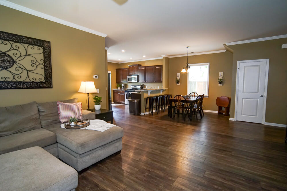 178 Brookhaven Road Summerville, SC 29486 - Photo 6 of 39 Living Room