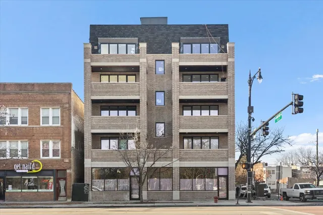 $875,000 | 2405 West Sunnyside Avenue, Unit 2S, Chicago, IL 60625
