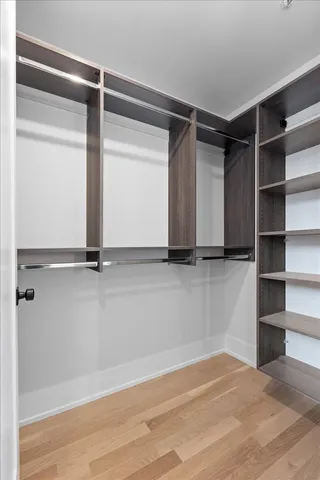 $875,000 | 2405 West Sunnyside Avenue, Unit 2S, Chicago, IL 60625