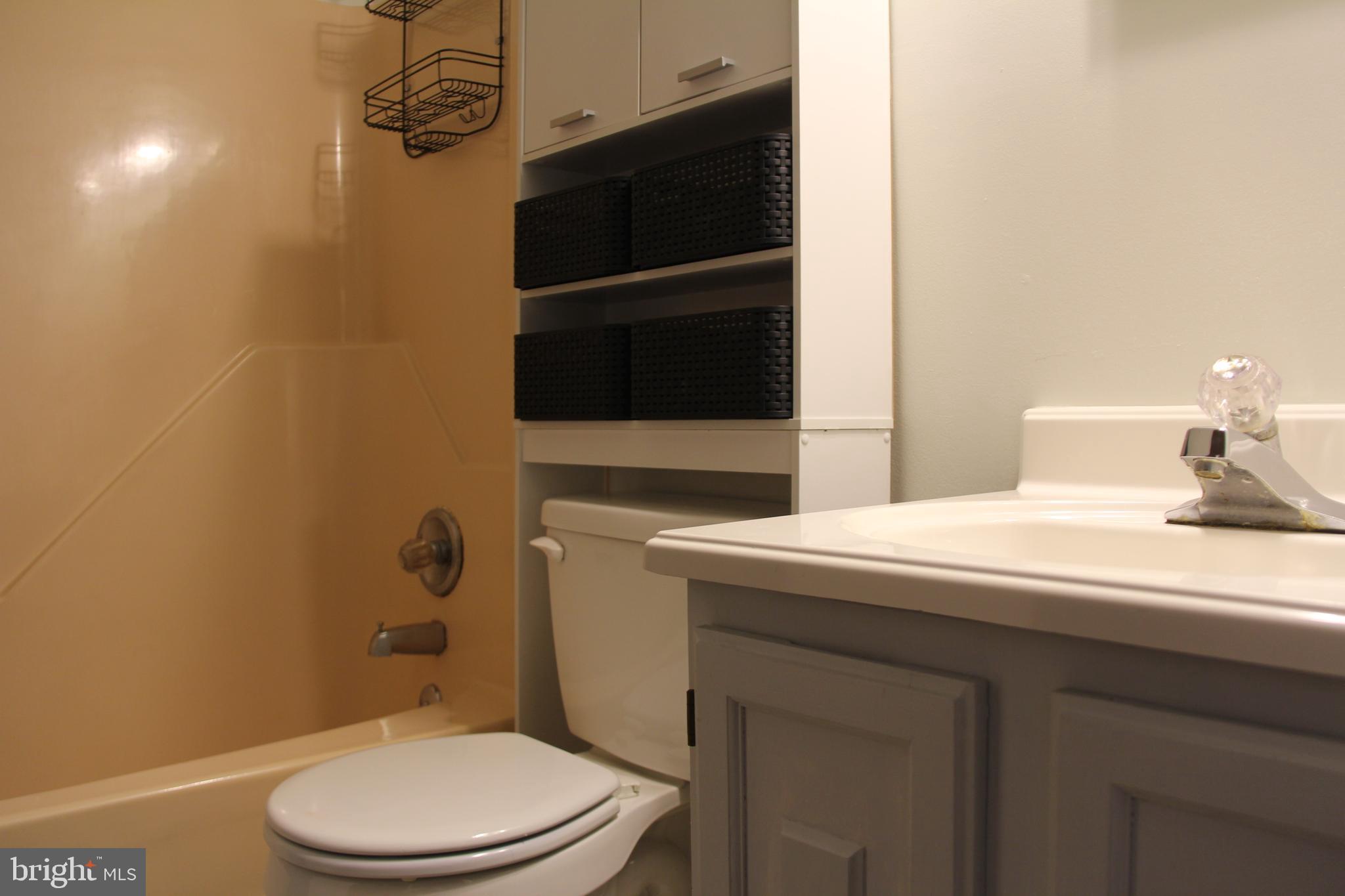 1074 Williamsburg Road Lancaster, PA 17603 - Photo 23 of 36 Main Bath Room Upper Level