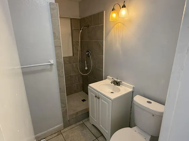 $1,200 | 3300 Broadway Avenue, Unit 5, West Palm Beach, FL 33407
